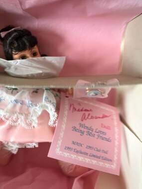 Madame Alexander Wendy Loves Being Best Friends MADC 1993 Club Doll 67S